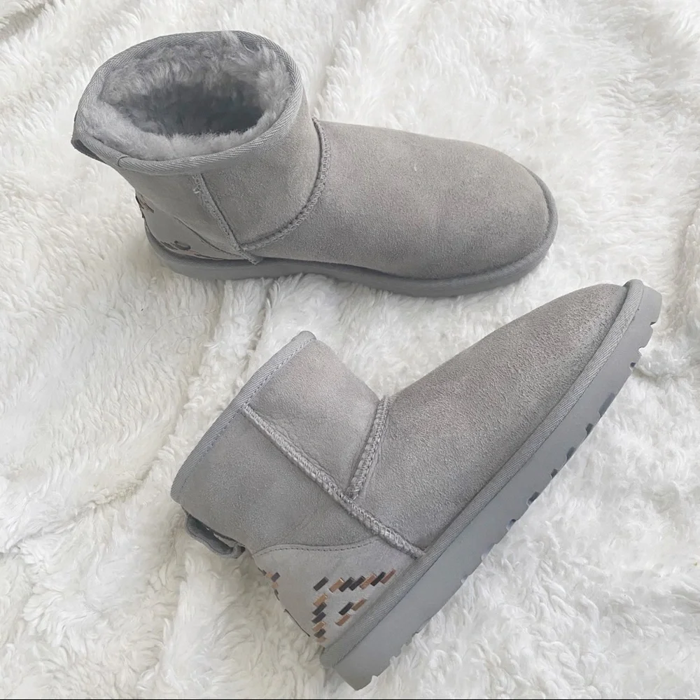 UGG Classic Mini Rustic Weave Boots Ash Gray Suede Sheepskin Size 7